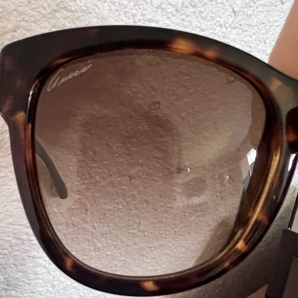 Authentic Gucci leather side Sunglasses - Picture 8 of 11